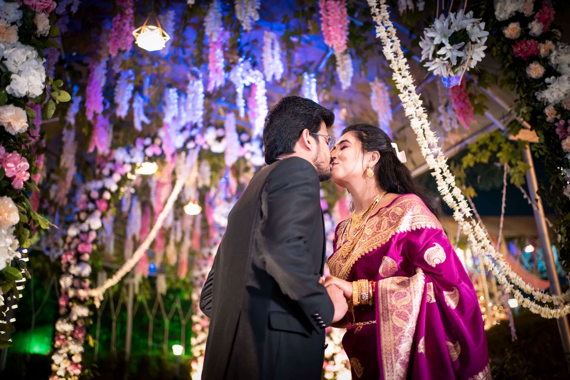 wedding_kiss